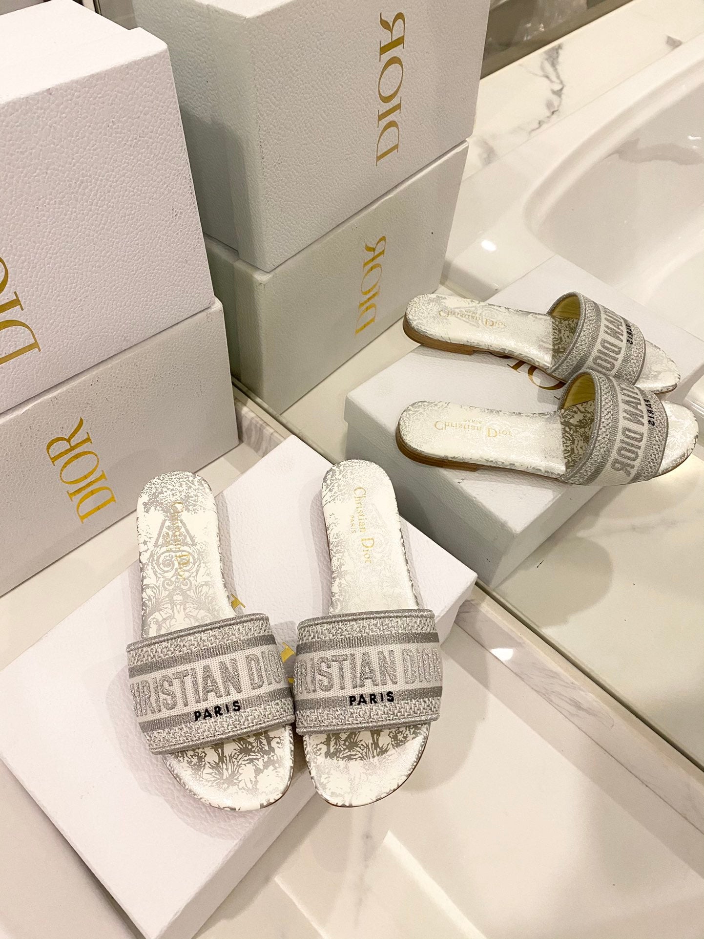 TOP Christian Dior Around the World Stella Embroidered Slides - 5 Colours