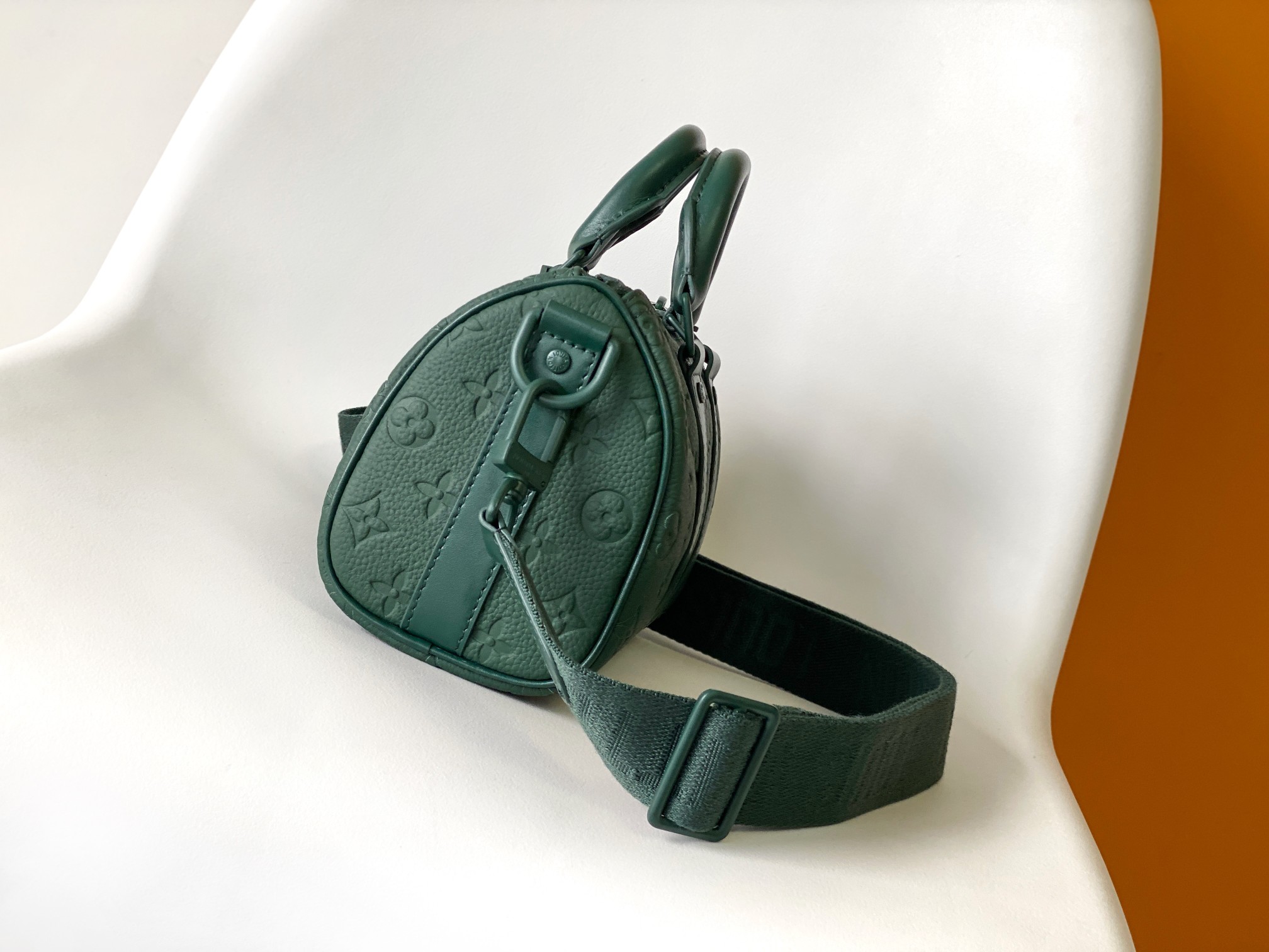 TOP Louis Vuitton LV  Monogram Taurillon Leather Keepall Bandoulière 25 Handbag 25 x 15 x 11cm - Green