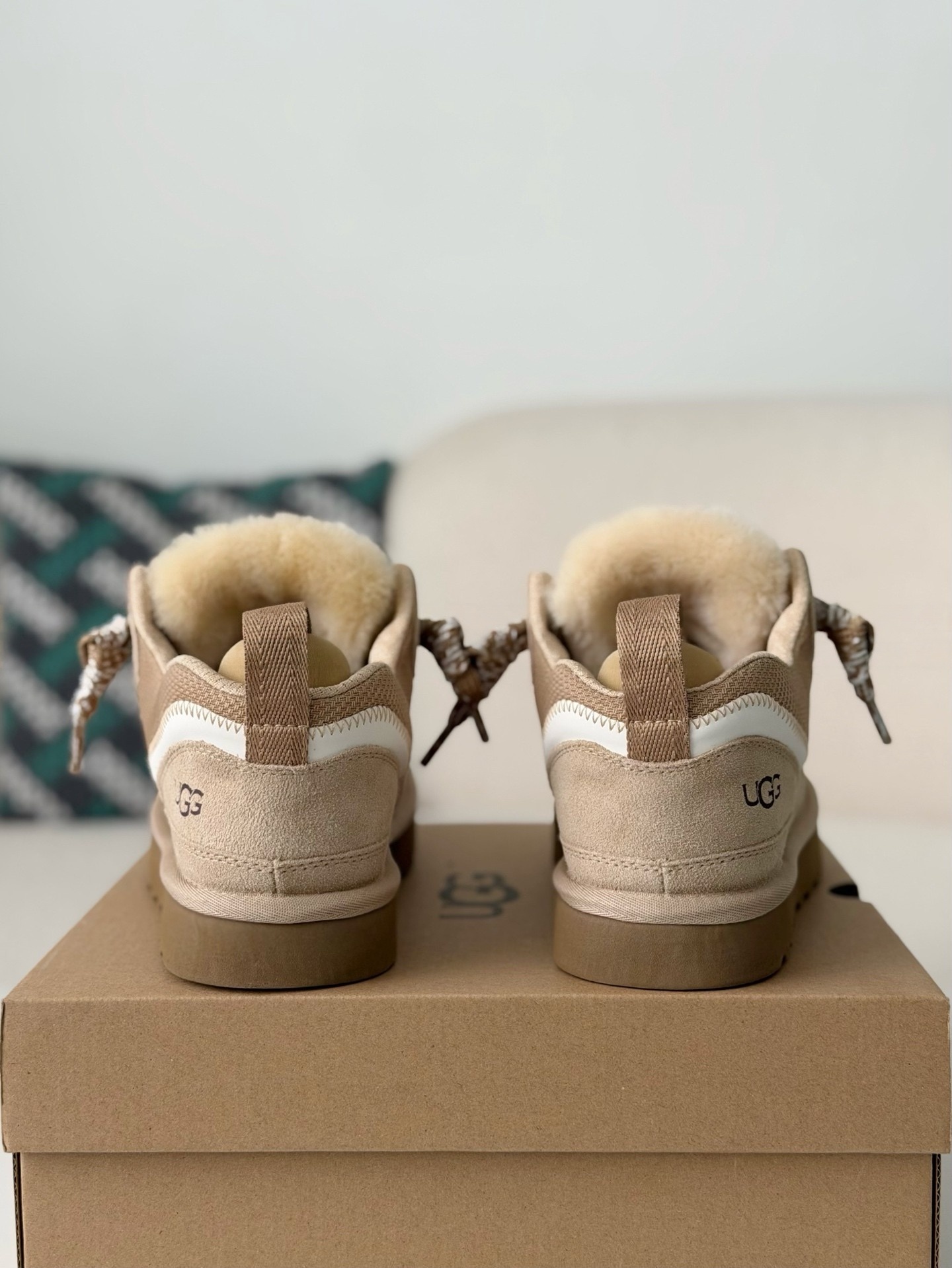 UGG Retro Platform Fleece Casual Shoes, Two-Tone Thick Laces Wool Collar Warm Low Top Sneakers