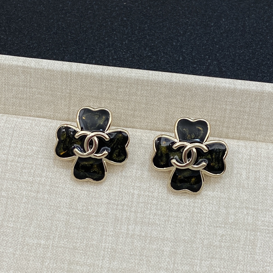 TOP CHANEL Four Leaf Clover Earrings - BLack