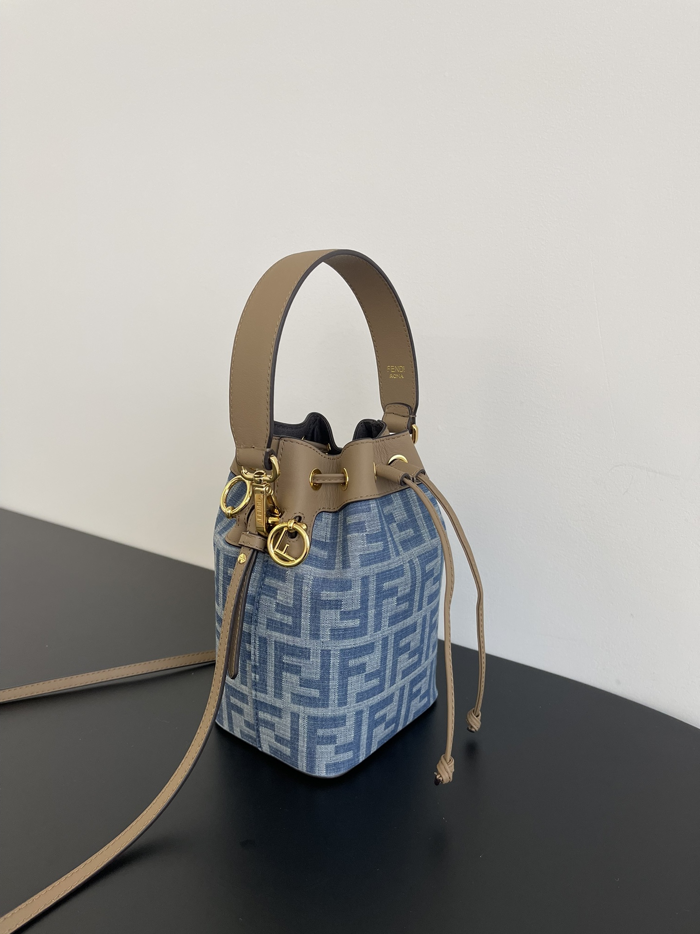 TOP FENDI Mon Tresor Bucket Bag 18x12x10cm - Denim