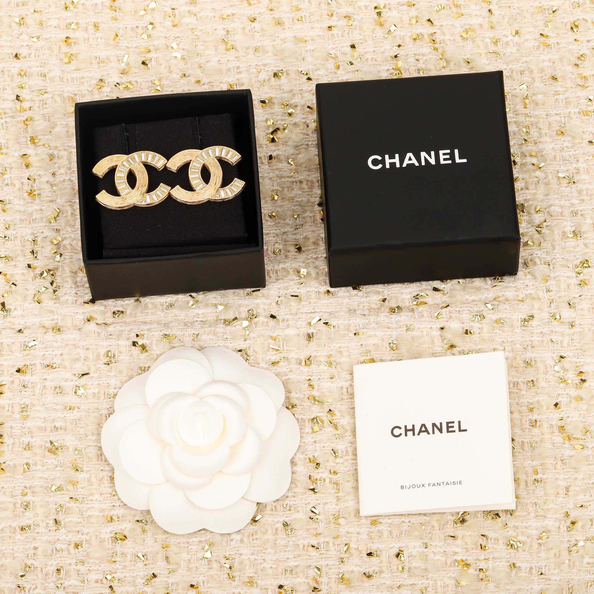 TOP CHANEL 24s CC Earrings