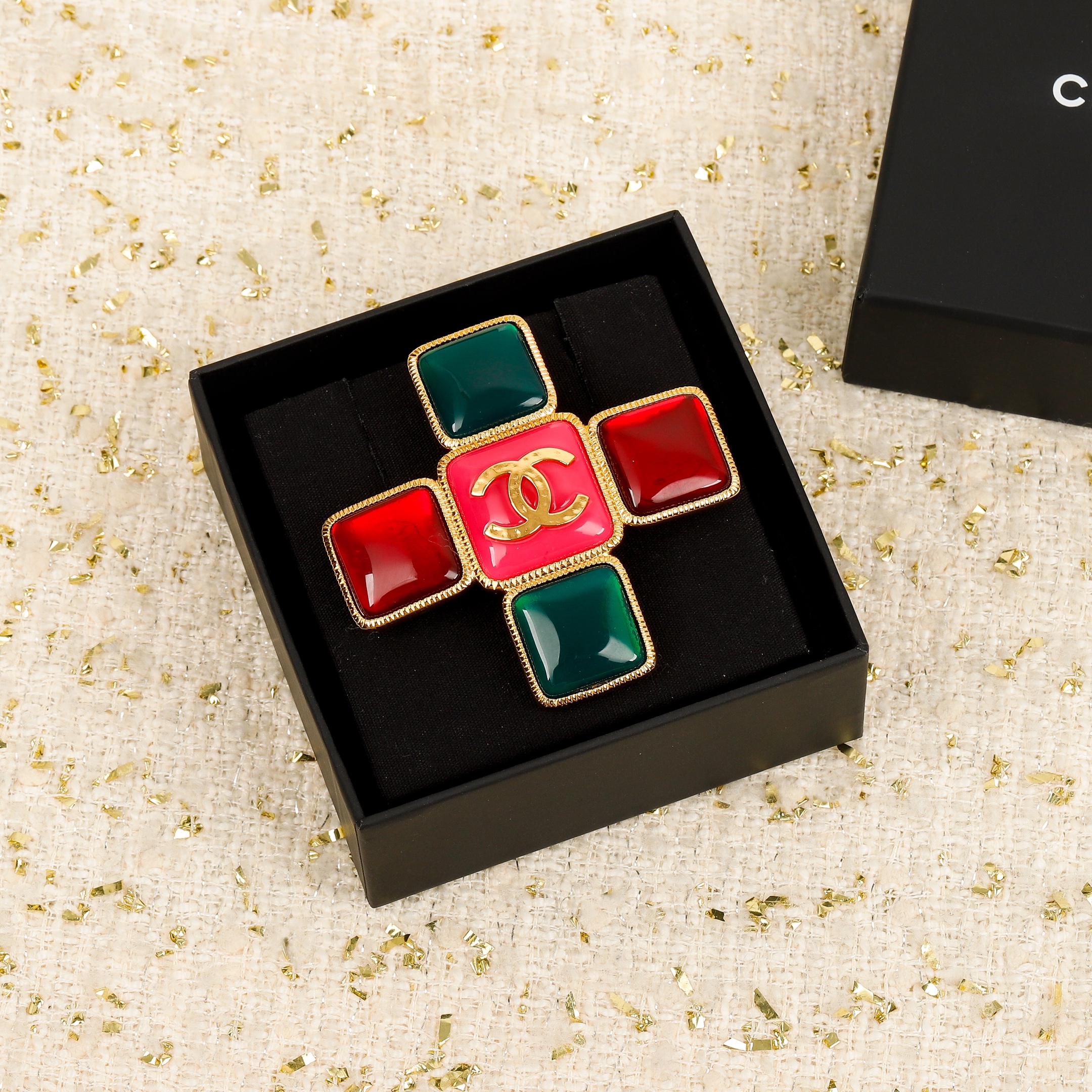 TOP CHANEL Brooch - Green and Red