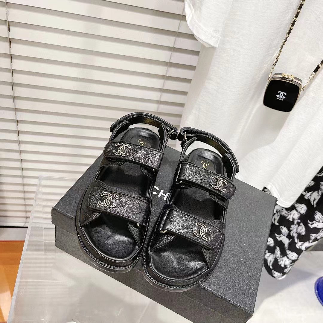 Top CHANEL Leather Sandals - 2 Color