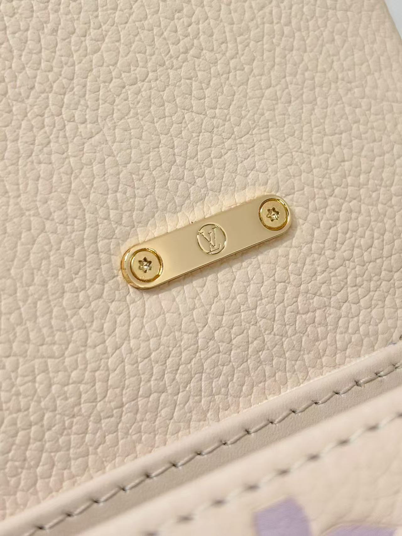 TOP Louis Vuitton LV Nano Madeleine Bag Monogram Empreinte Leather 21× 12.5 × 6cm - Beige