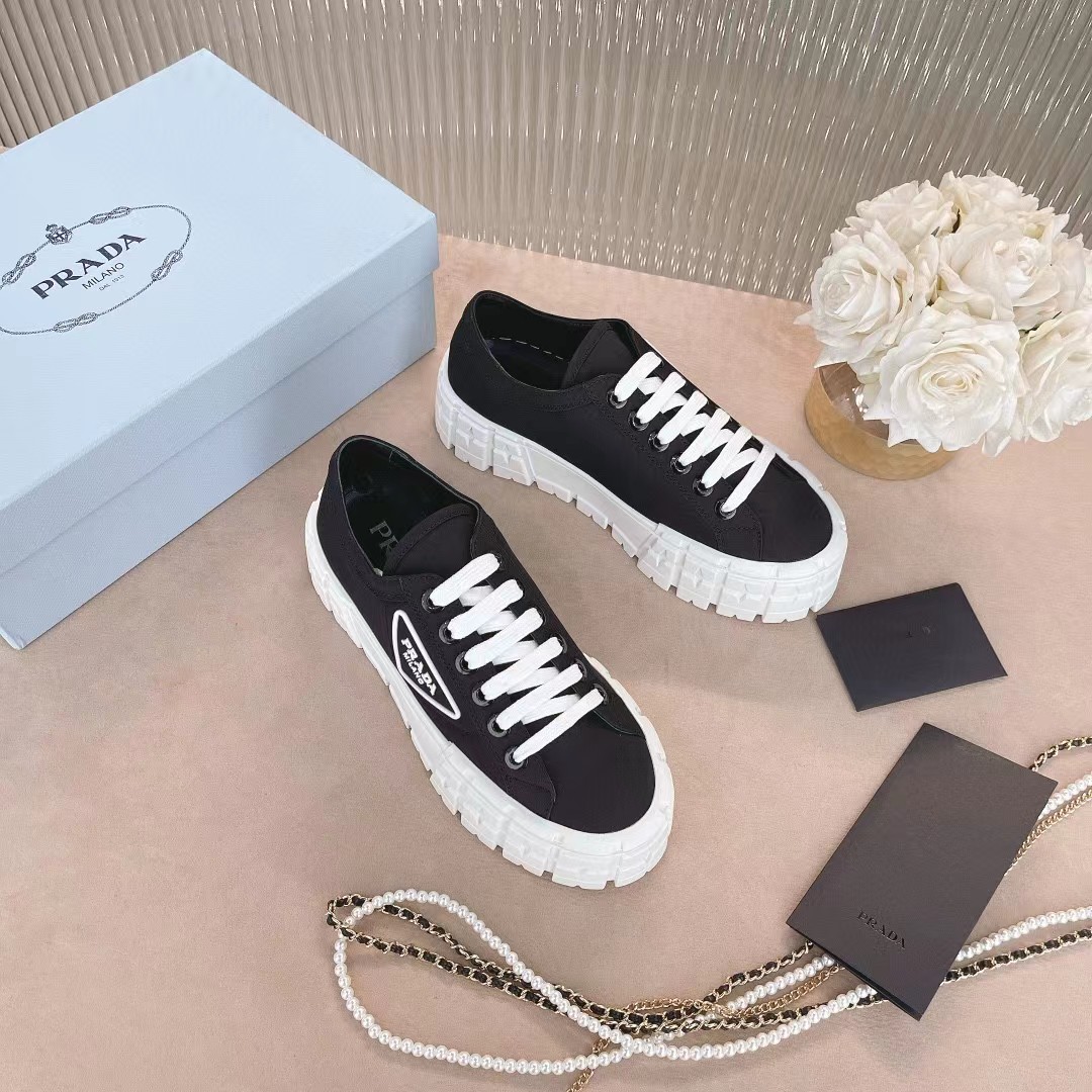 TOP PRADA Triangle Logo Sneaker - Black