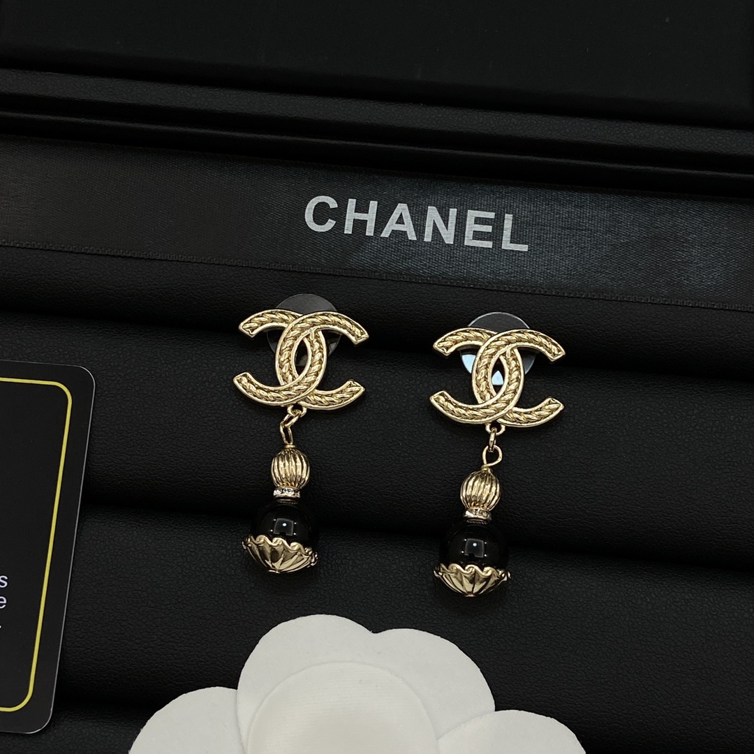 TOP CHANEL CC Earrings - Gold