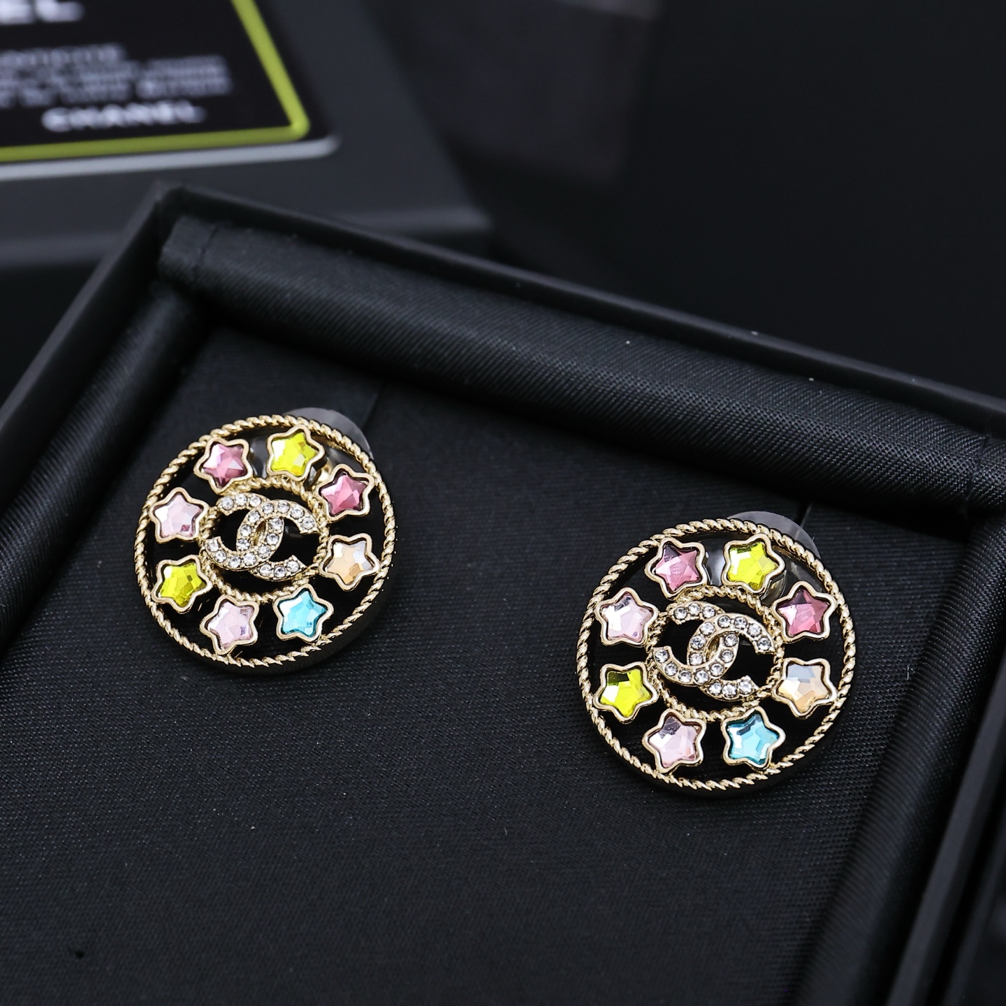 TOP CHANEL Earrings- Gold