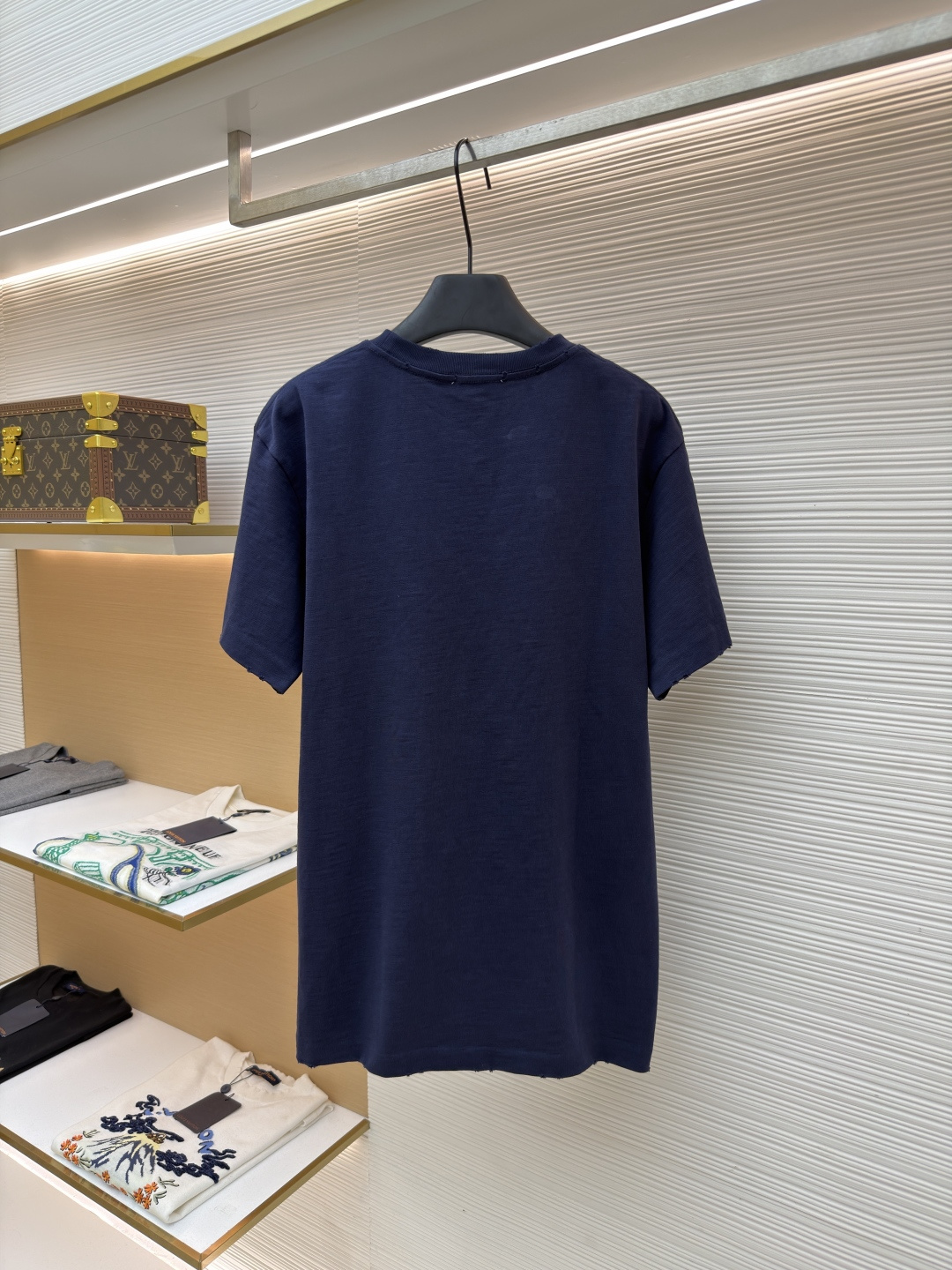 。Dior 毛巾绣短袖