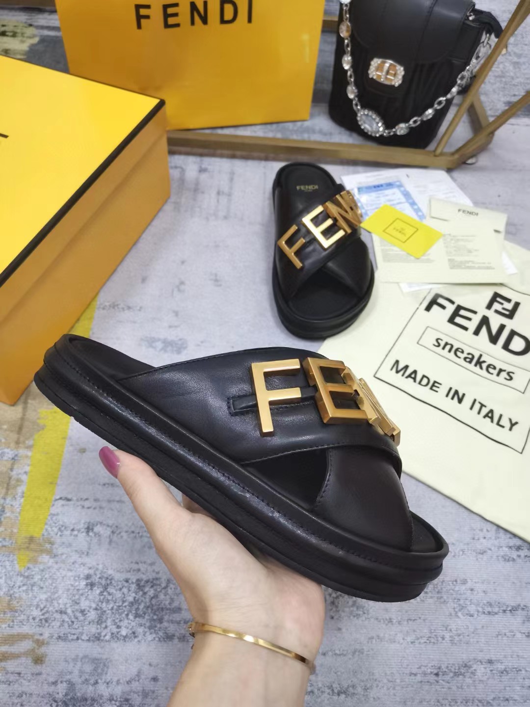 TOP FENDI Gold Logo sandals - Black