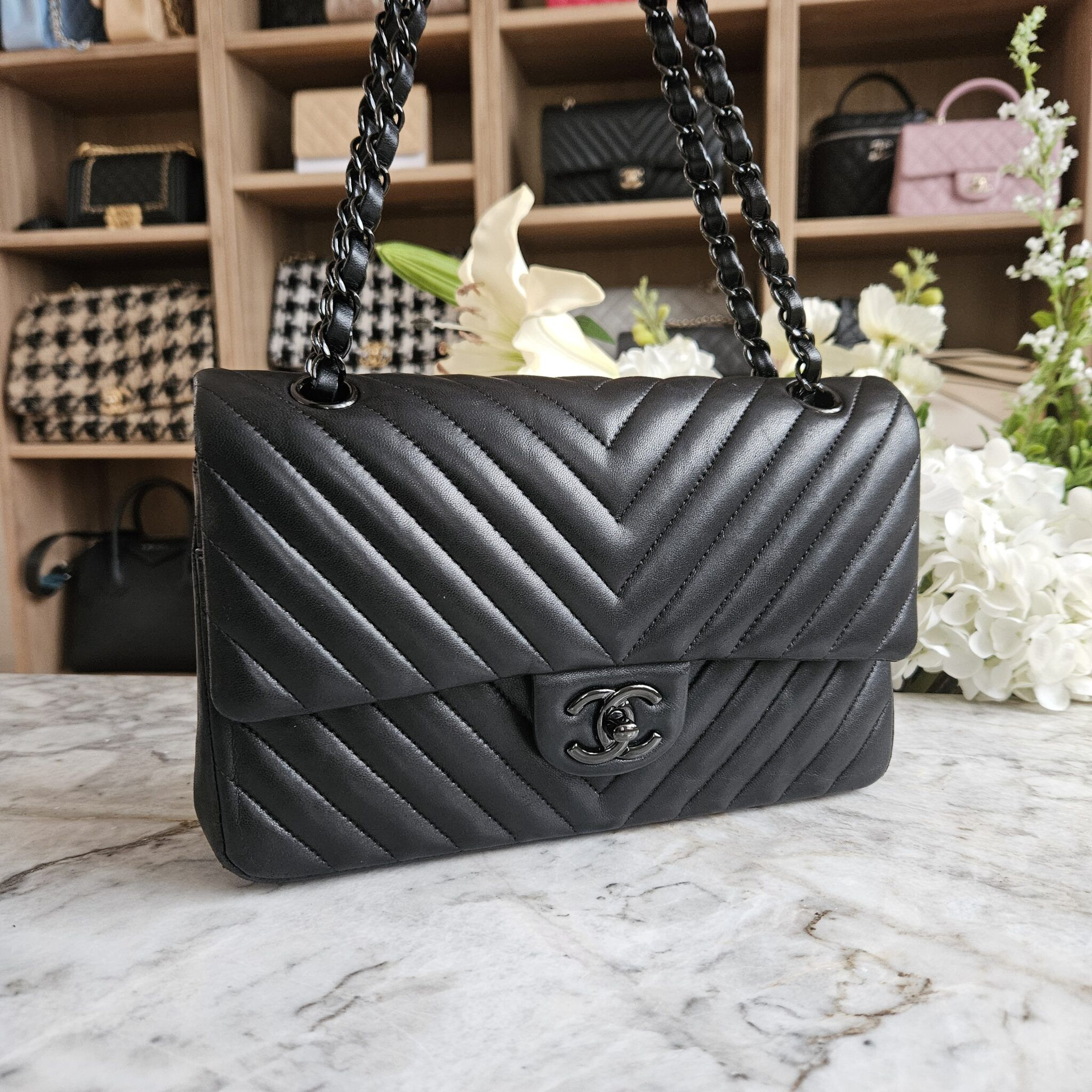 TOP CHANEL Classic Flap Bag 25cm –Black