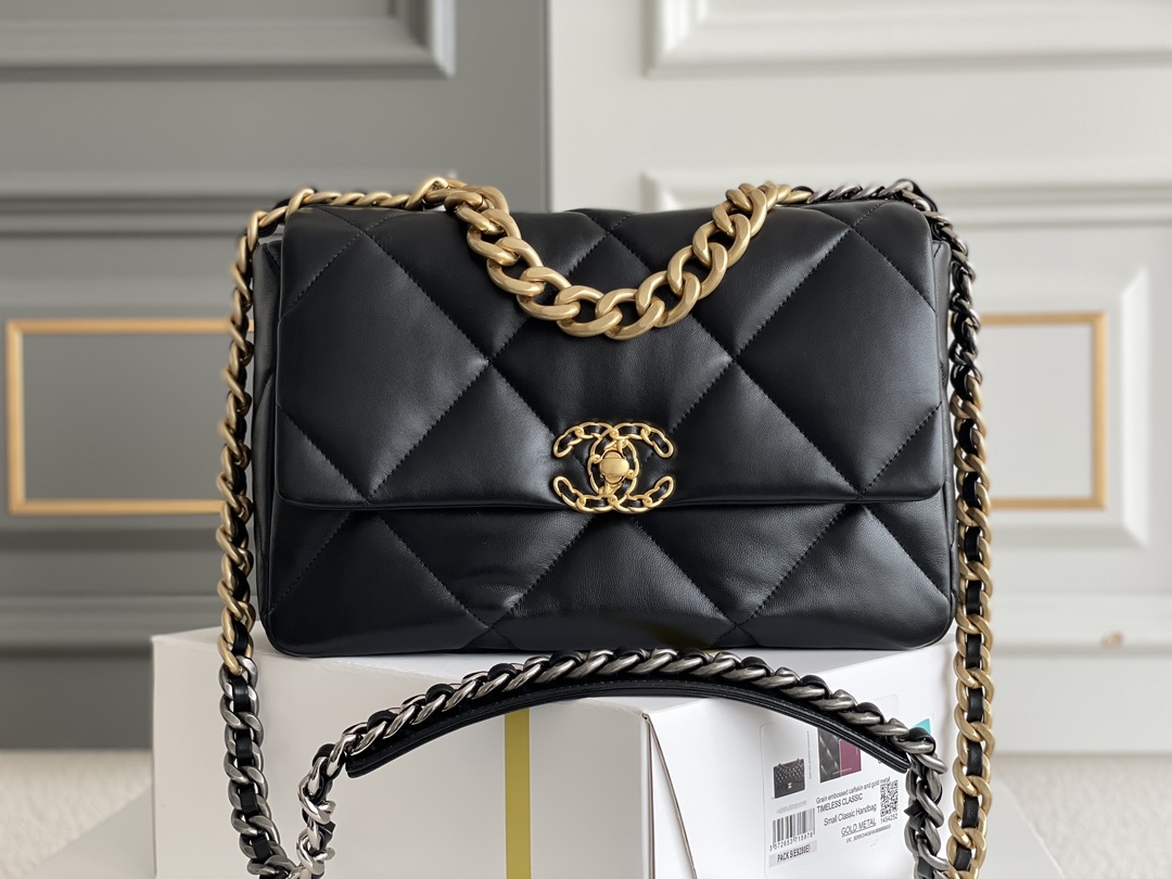 TOP CHANEL 19 Bag Maxi 30CM - Black
