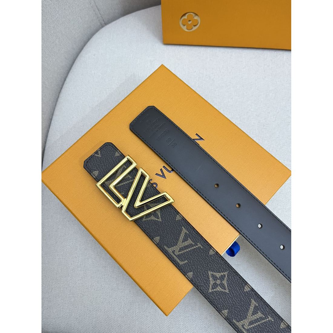 LV Cowhide Men's Belt  40MM