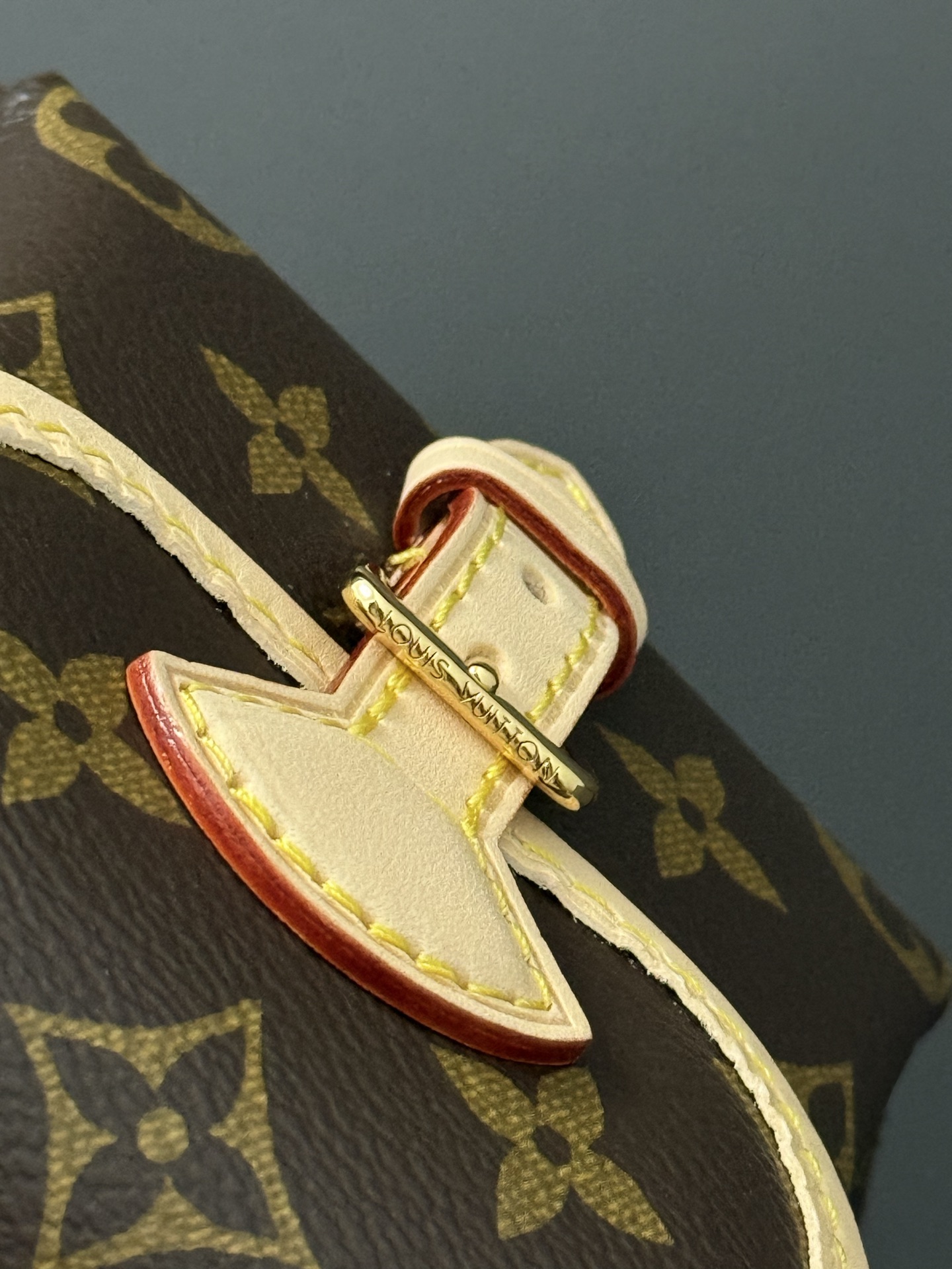 TOP Louis Vuitton LV Odyssee  Handbag 24 x 18 x 36cm - Brown