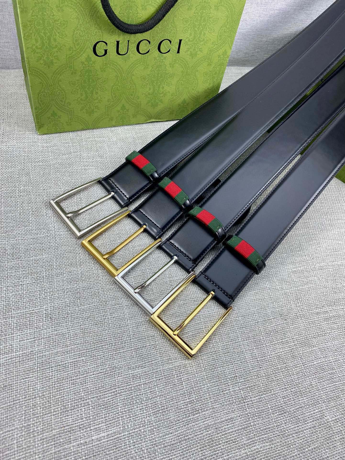 TOP GUCCI Classic Leather Belt - Black