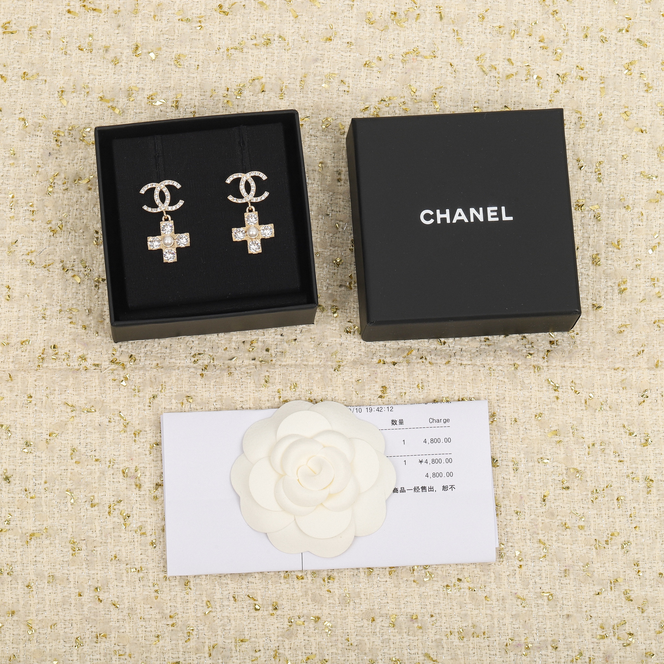 TOP CHANEL Earrings - Gold