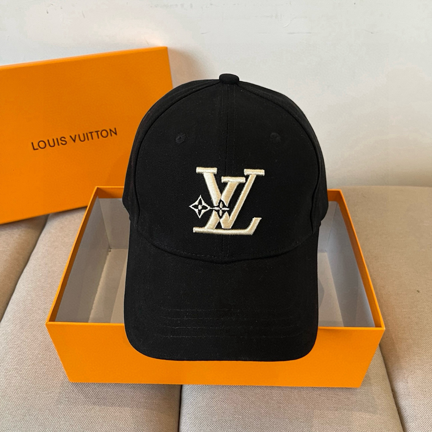 TOP Louis Vuitton LV Baseball Cap - 6 Colors