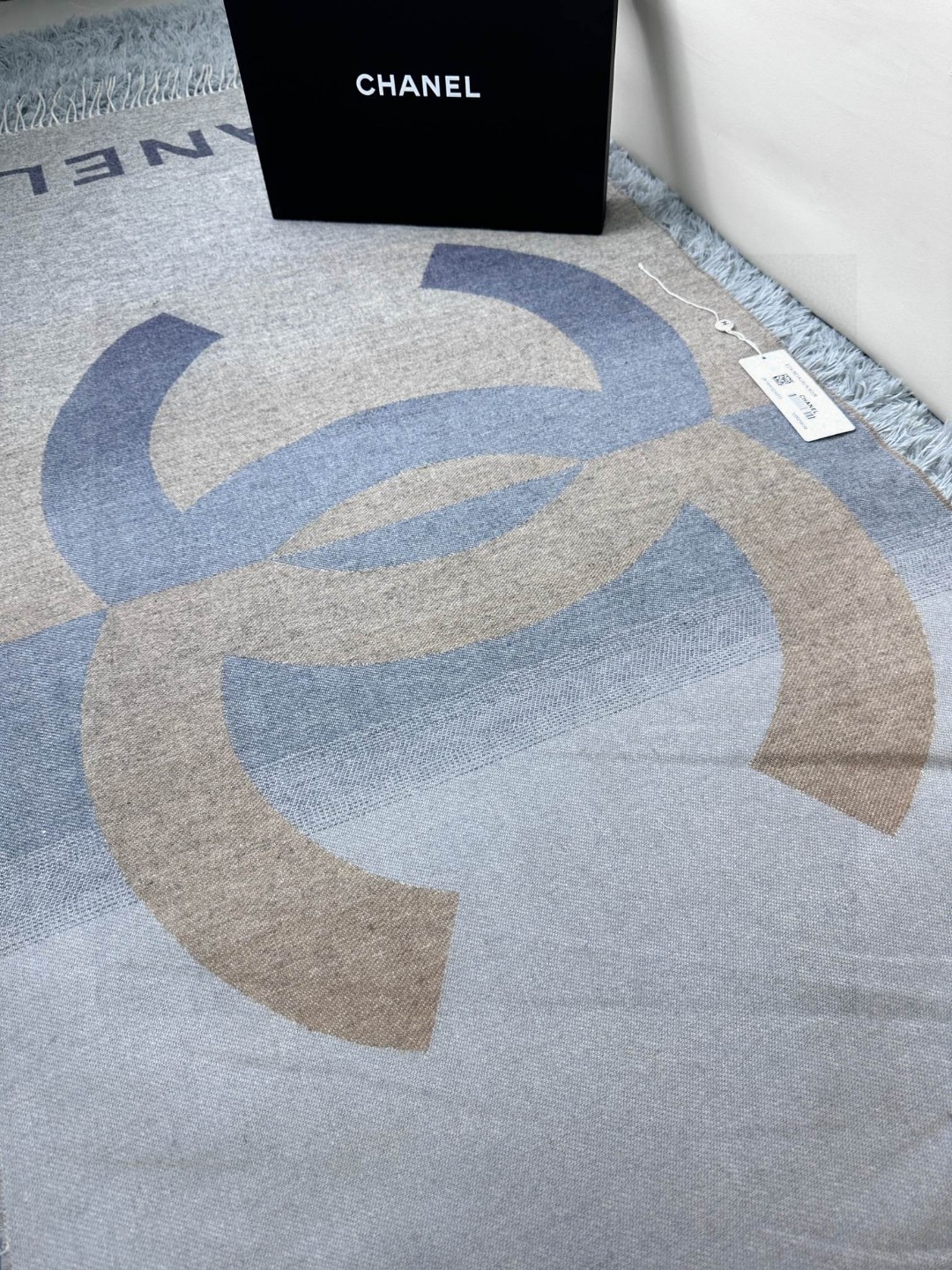 TOP CHANEL Cashmere Scarf 70 x 180 cm