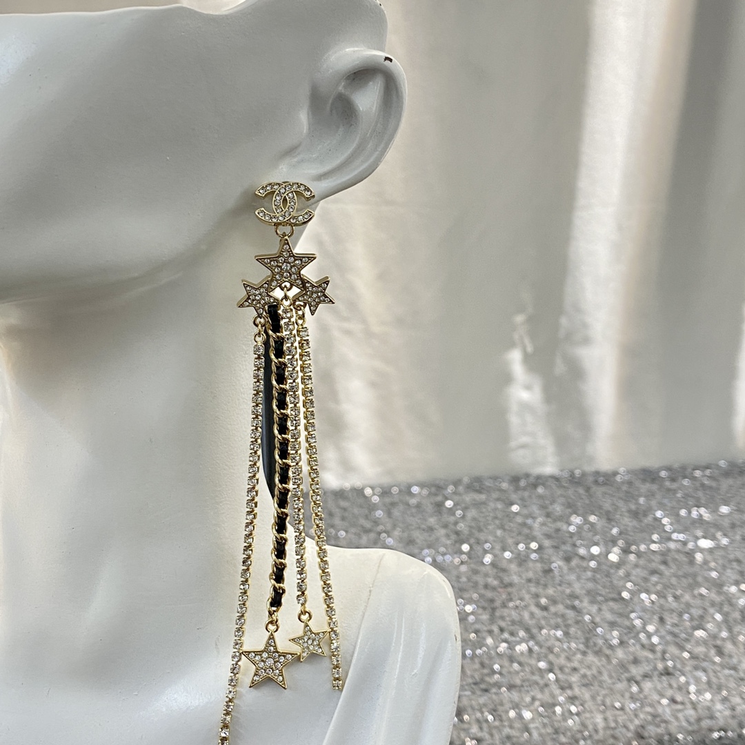 TOP CHANEL Lambskin Leather Chain Diamond Star Tassel Earrings - Gold