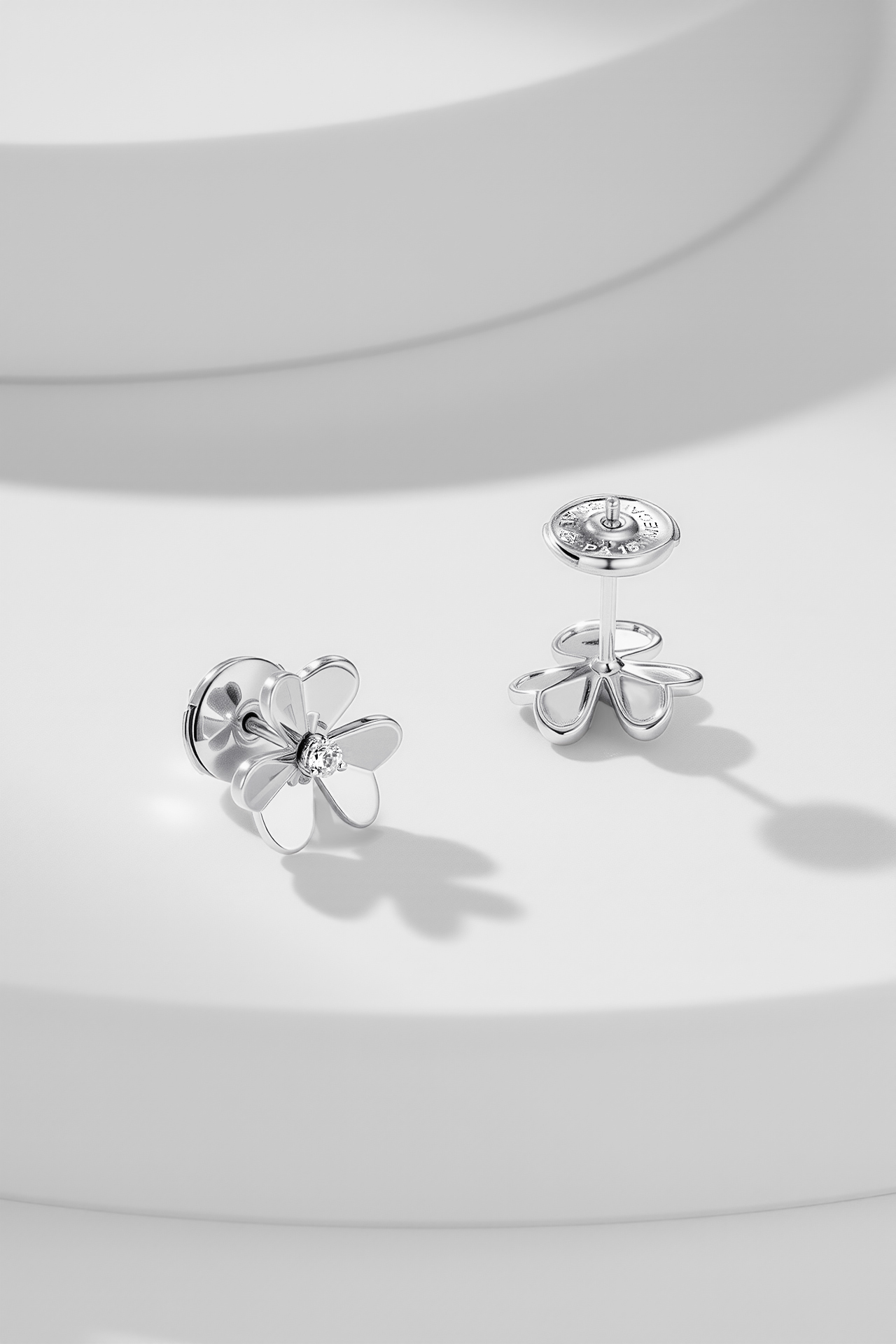 TOP Van Cleef & Arpels  Earrings-Sliver