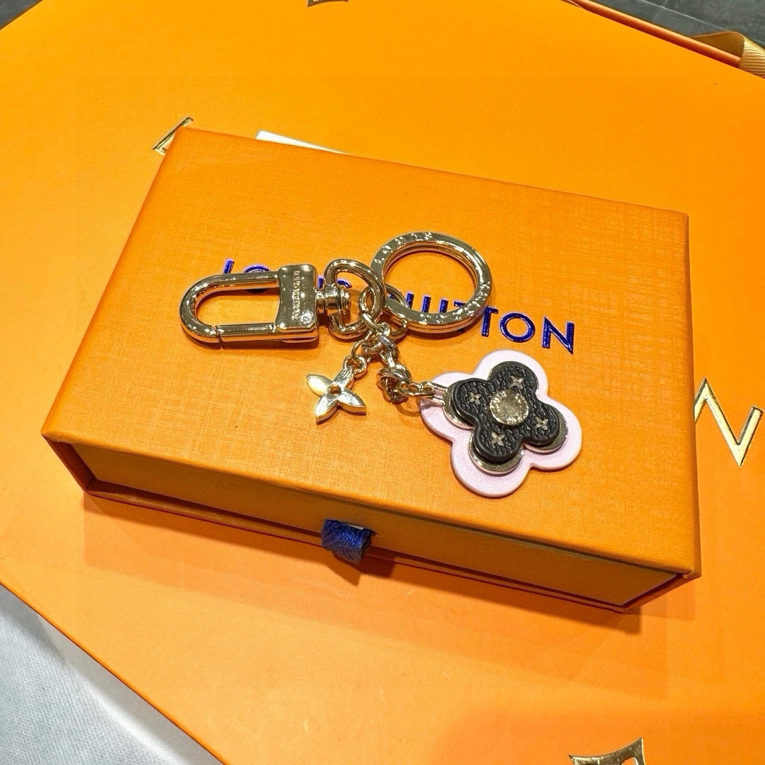 TOP Louis Vuitton LV LV Facettes Pendant - Gold