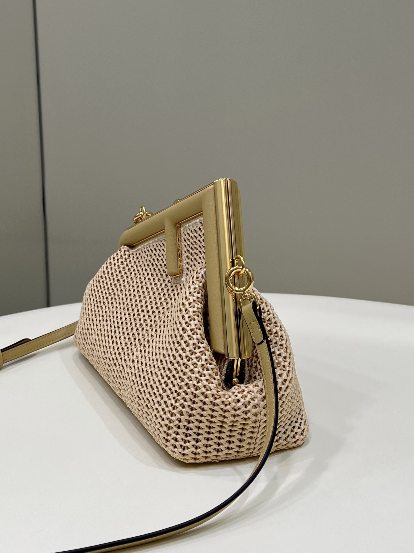 TOP FENDI First Bag 26x9.5x18cm - Beige