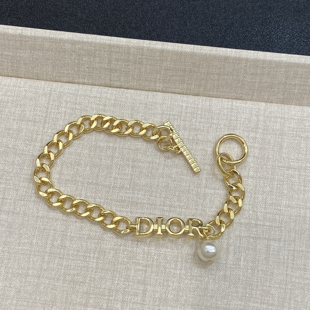 TOP Christian Dior CD  Bracelet - Gold