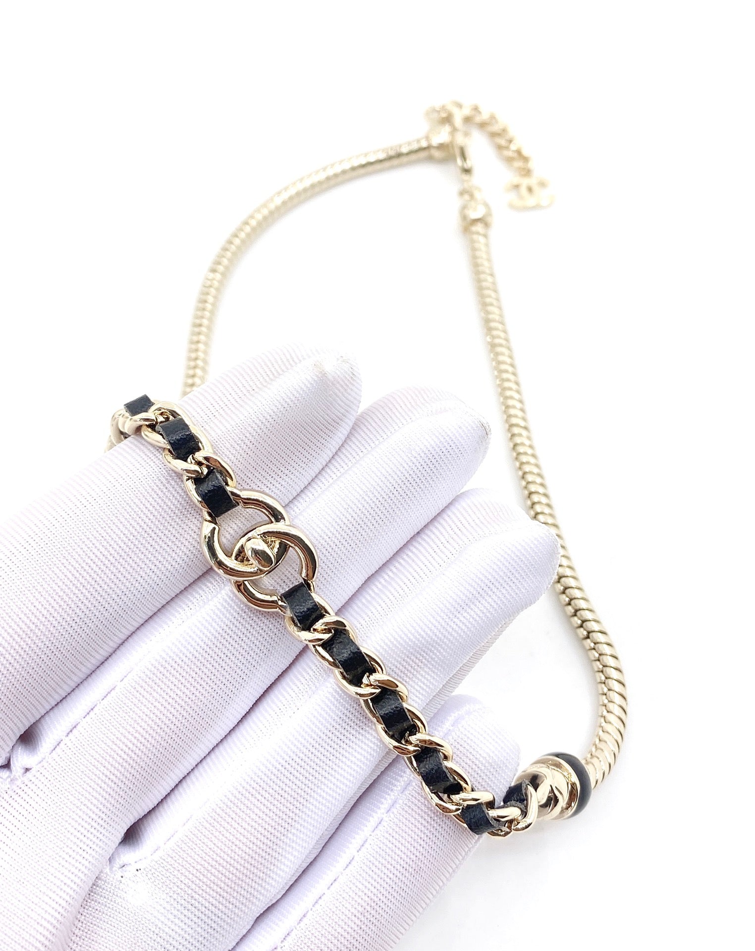 TOP CHANEL Turnlock Choker Necklace - Gold and Black