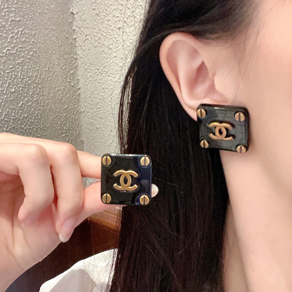 TOP CHANEL Square Earrings-Black