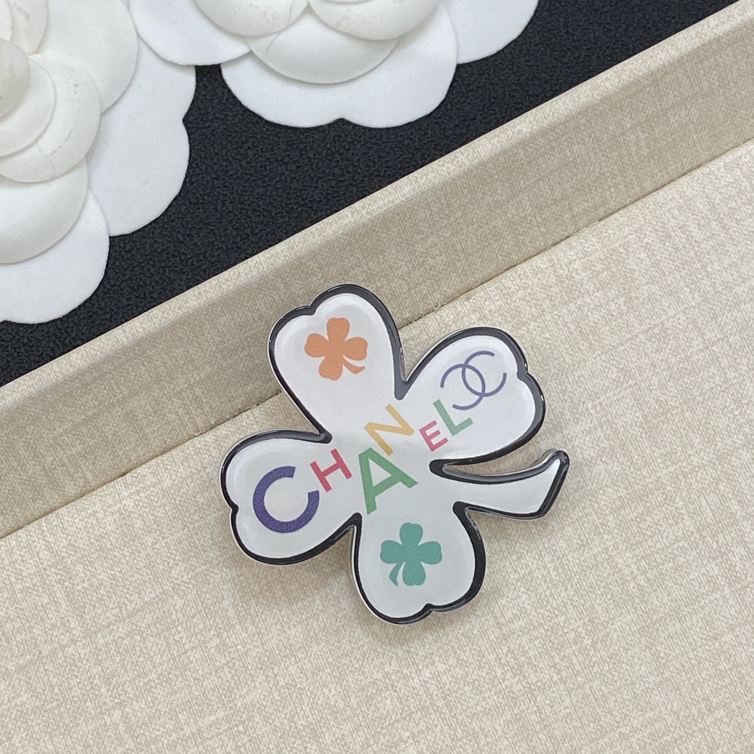 TOP CHANEL CC Brooch - 3 Colors