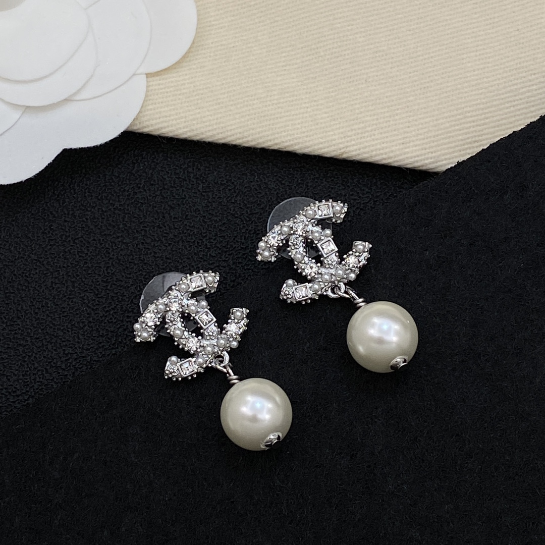 TOP CHANEL CC Earrings - 2 Colors