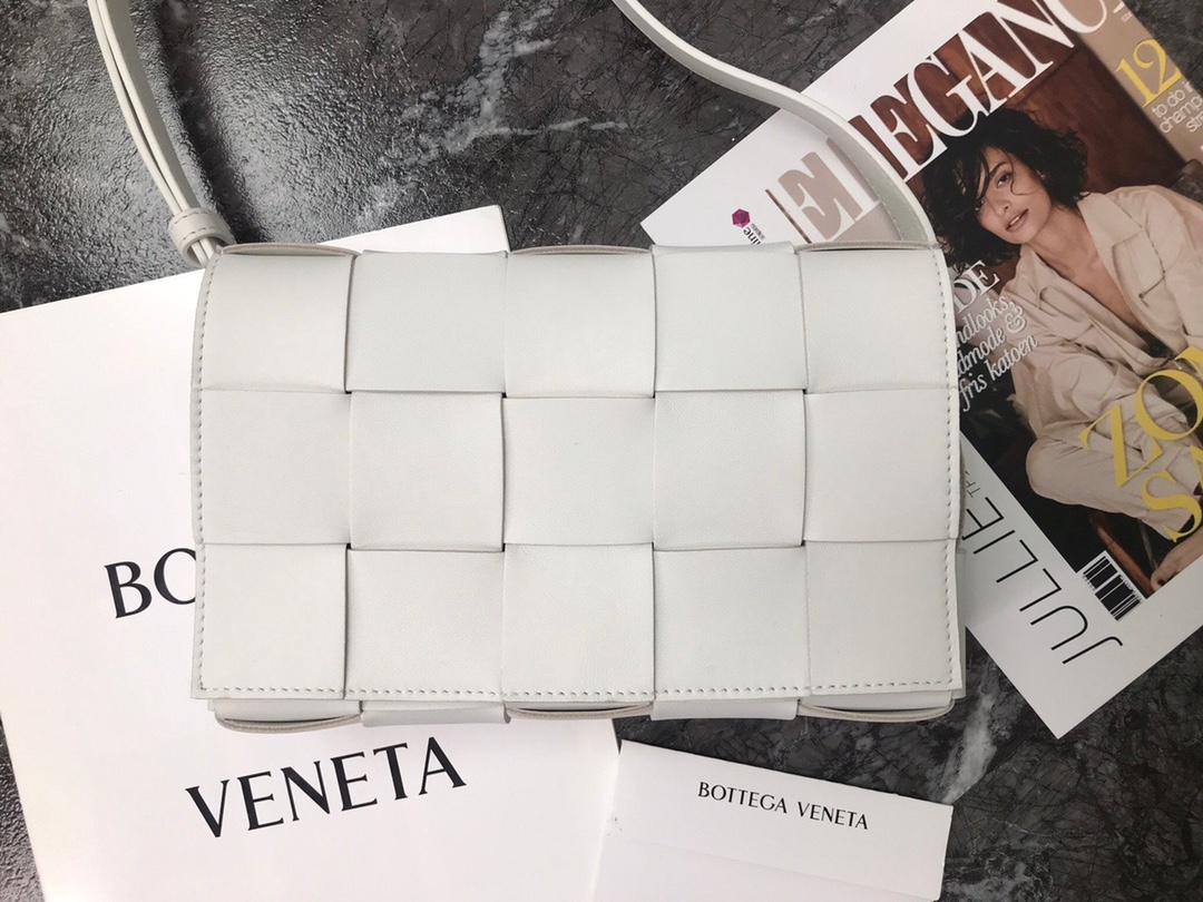 TOP Bottega Veneta BV Cassette Bags Classic - White