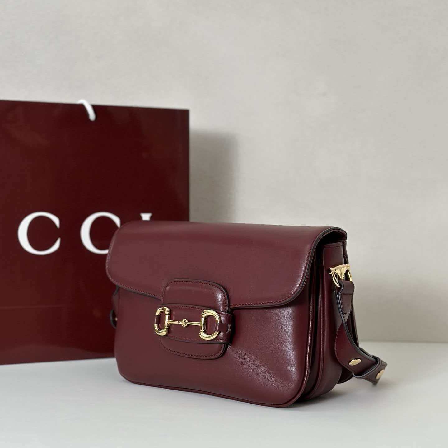 TOP GUCCI Horsebit 1955 Aura Small Shoulder Bag 26x17.5x10cm - Red