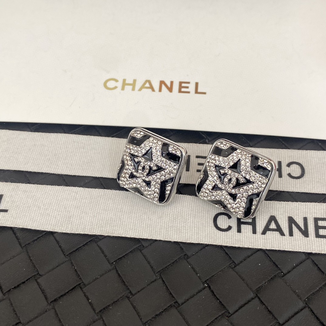 TOP CHANEL Square Five-Pointed Star Earrings