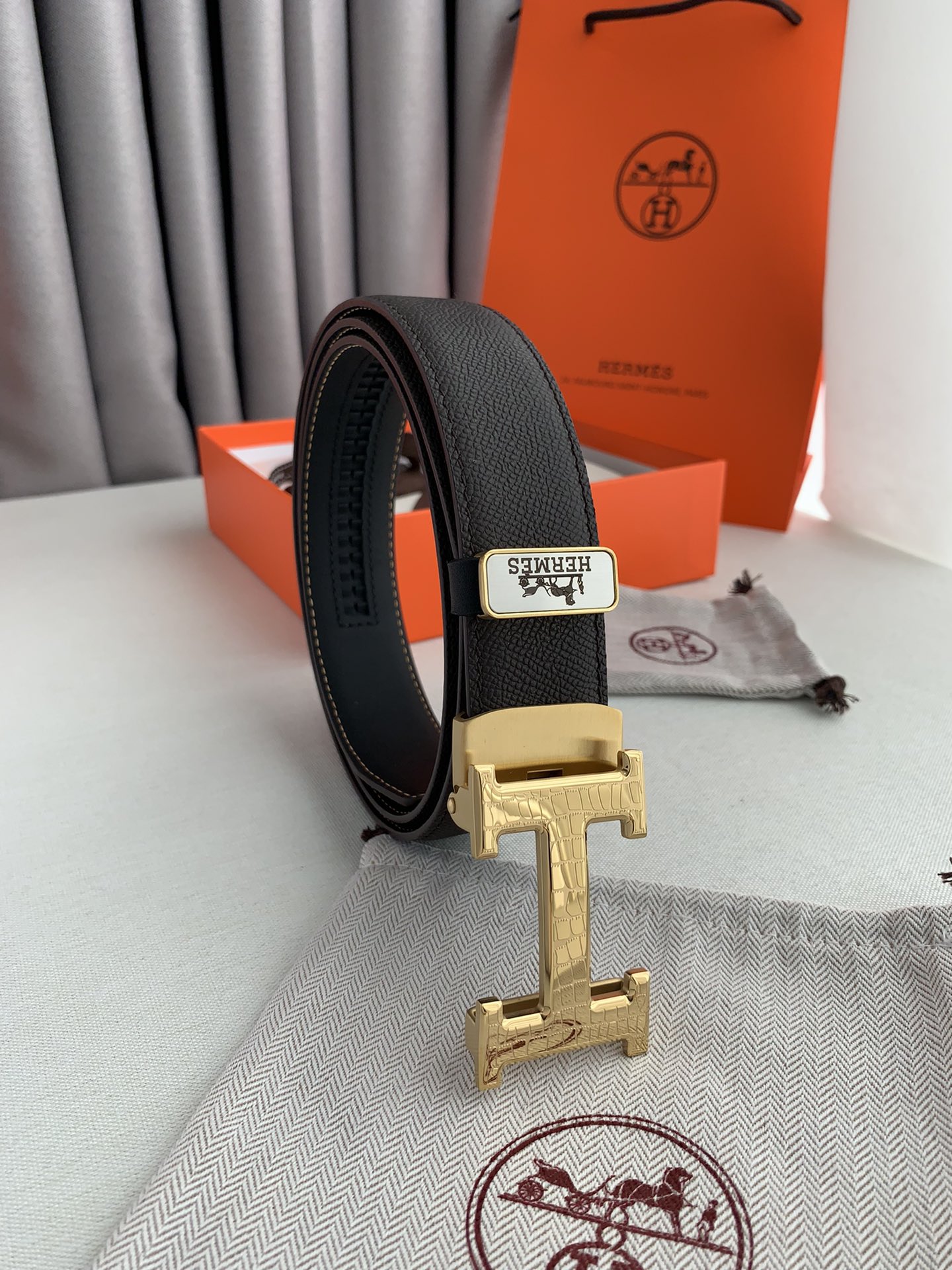 Hermès Unisex Leather Automatic Belt, Croc Embossed H Metal Buckle, Men Women Luxury Waist Belt
