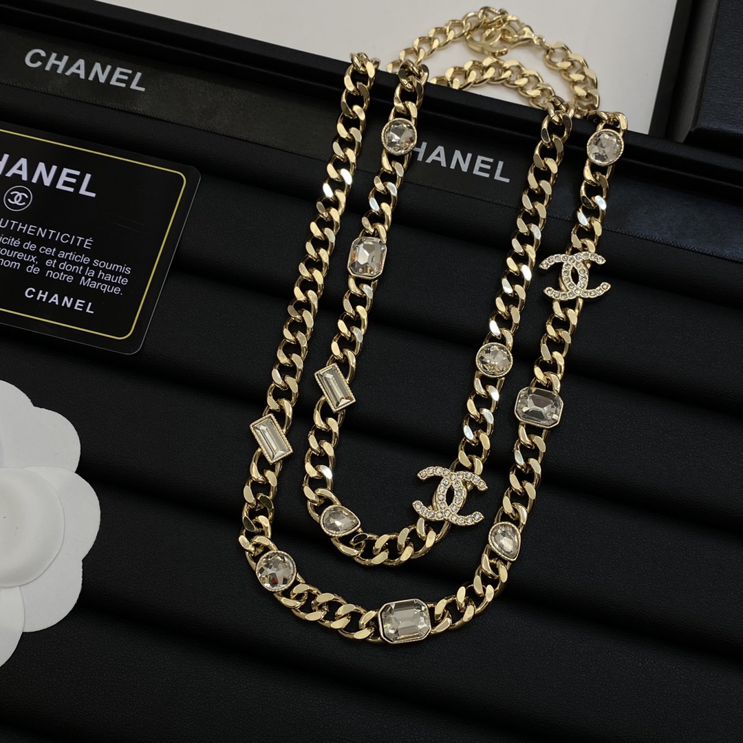 TOP CHANEL Sweater Chain with Crystal - Gold