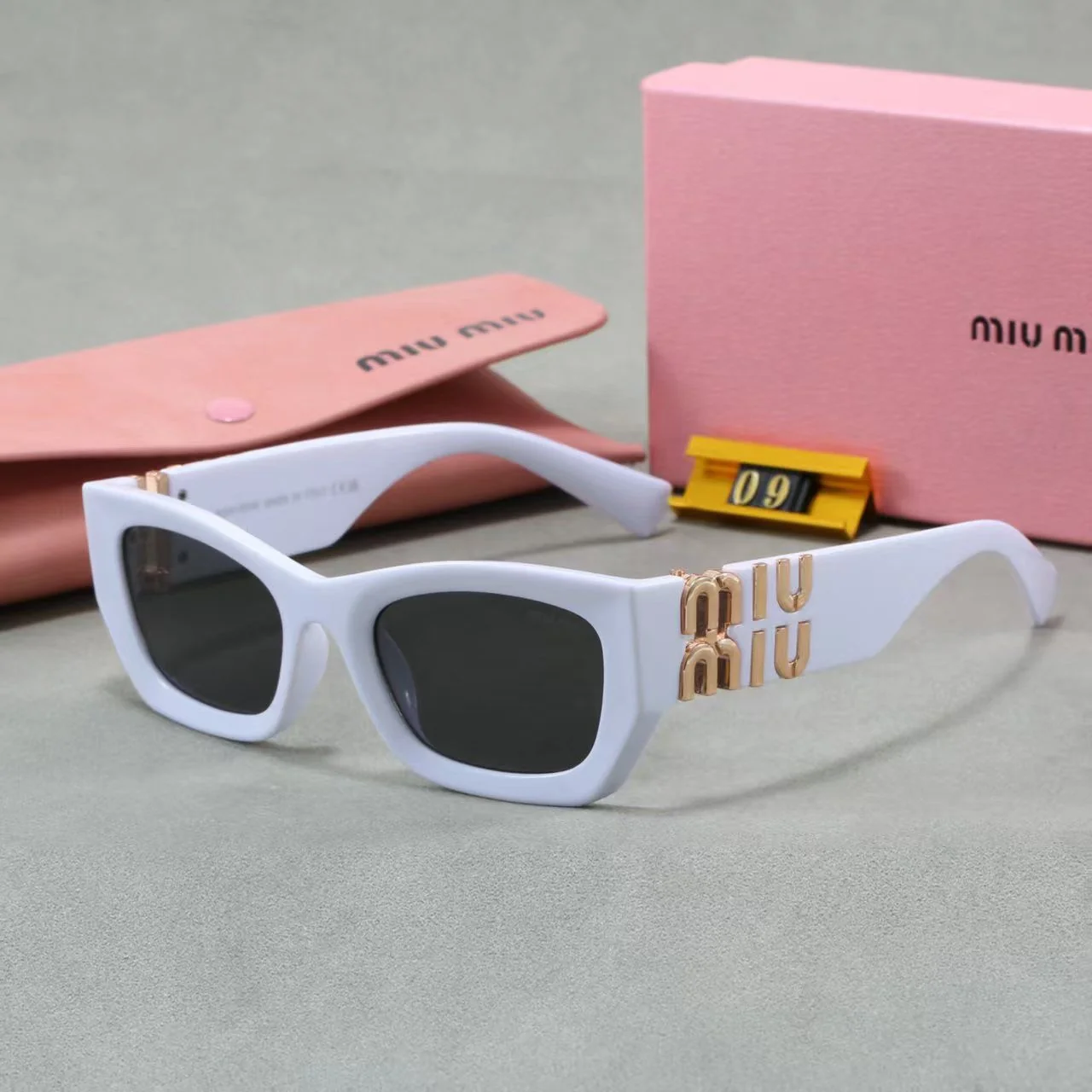 AAAGlasses Women Retro Cat Eye Sunglasses, Narrow Rectangle Frame Sunglasses, Metal Letter Decor UV Protection Fashion Outdoor Shades
