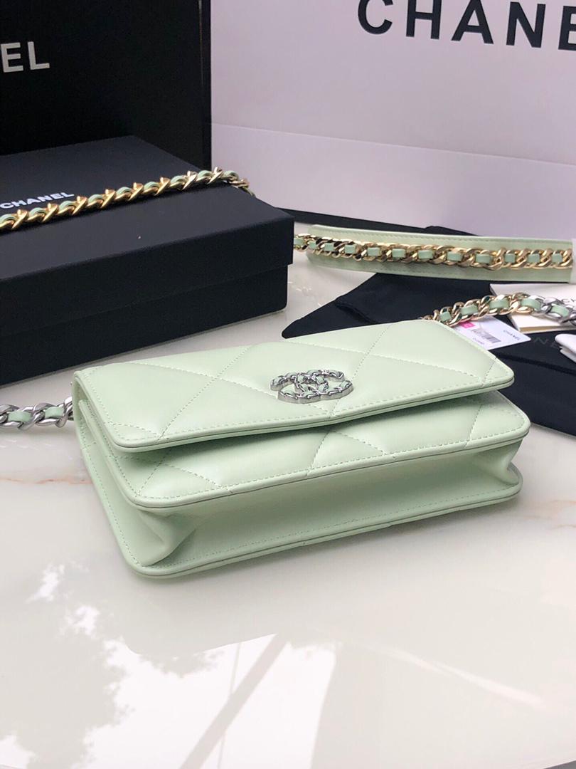 TOP CHANEL 19 WOC Bag - Light Mint Silver Buckle