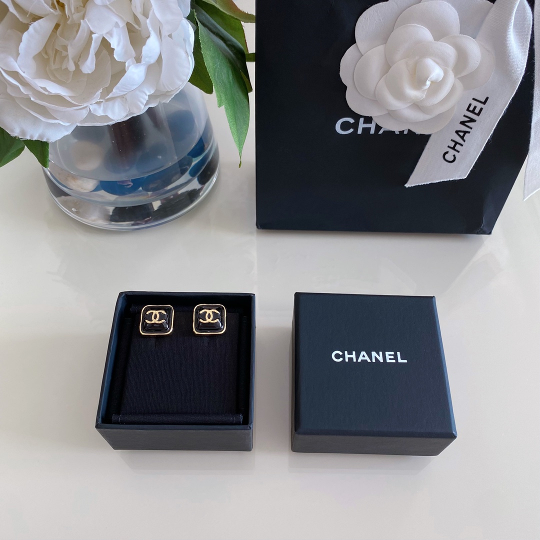 TOP CHANEL Black Gold Sugar Cube Earrings