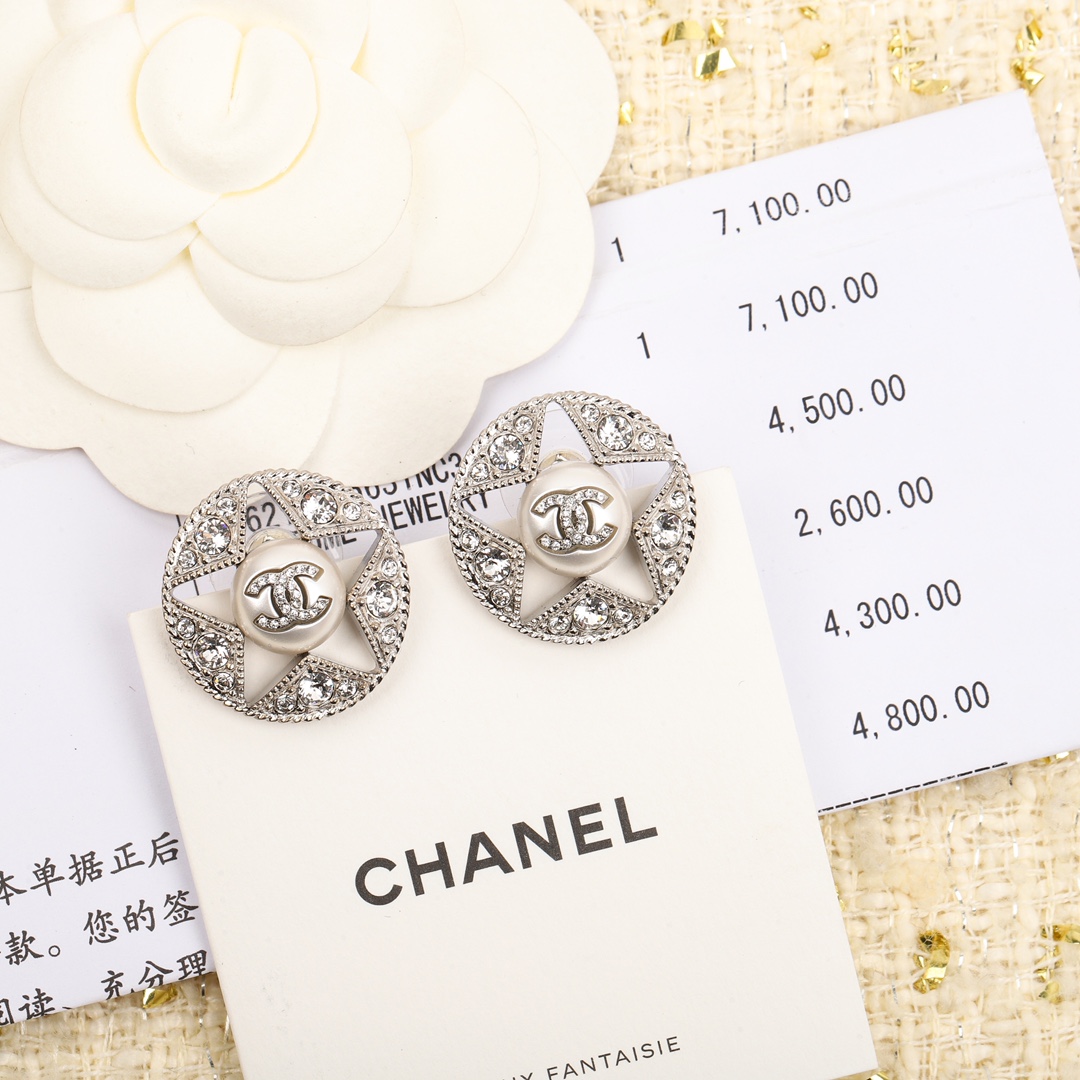 TOP CHANEL Star CC Earrings
