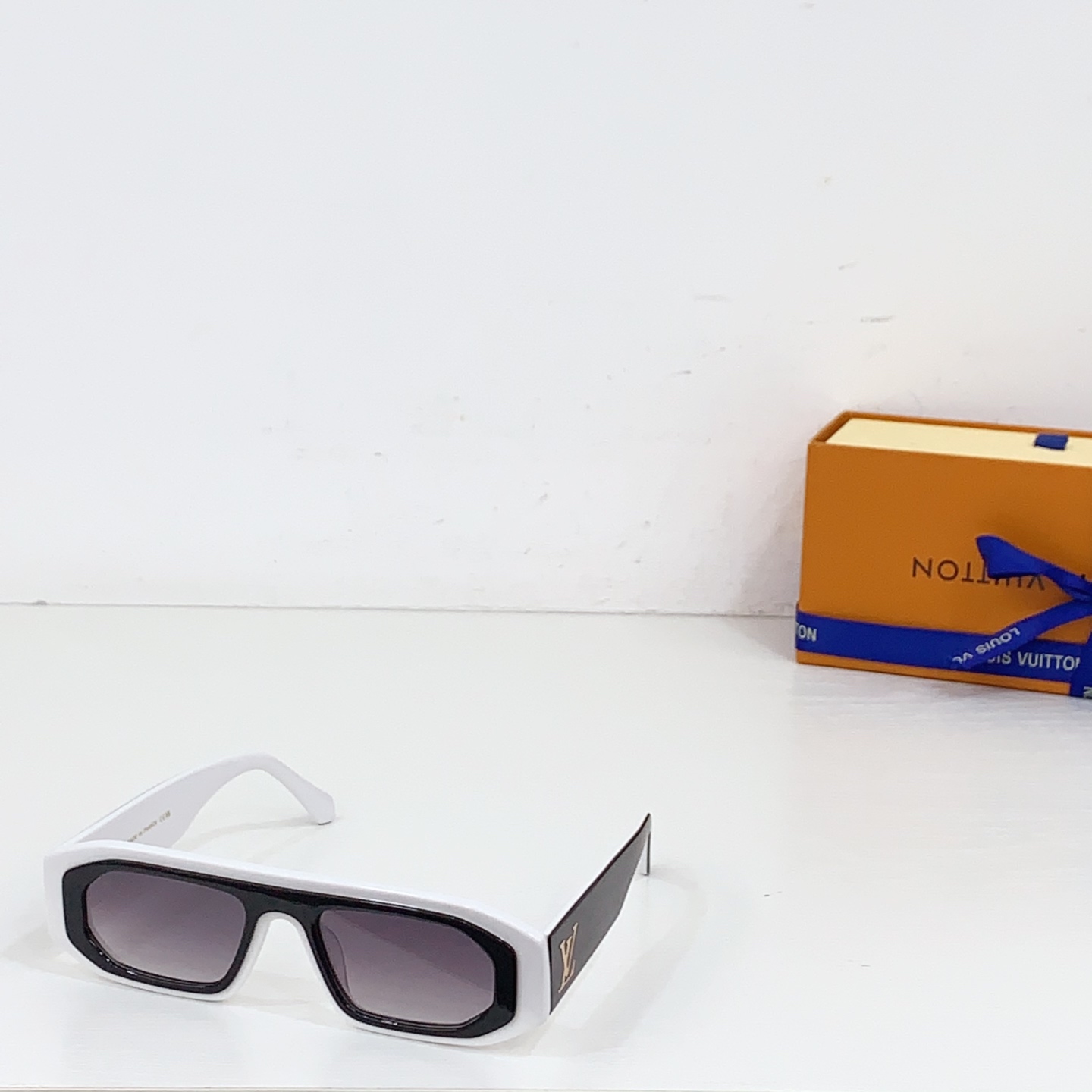 TOP Louis Vuitton LV Sunglasses - 6 Colors