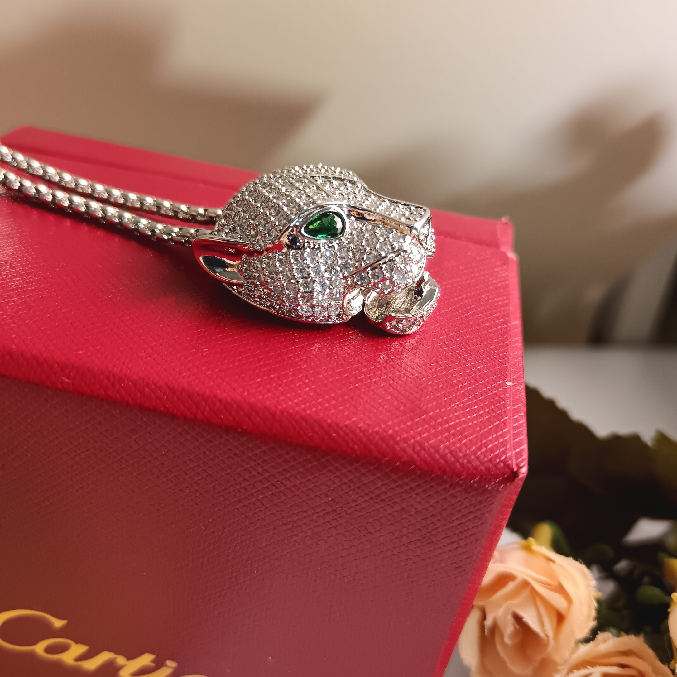 TOP Cartier Fully-Jewelled Leopard Head Necklace - Sliver