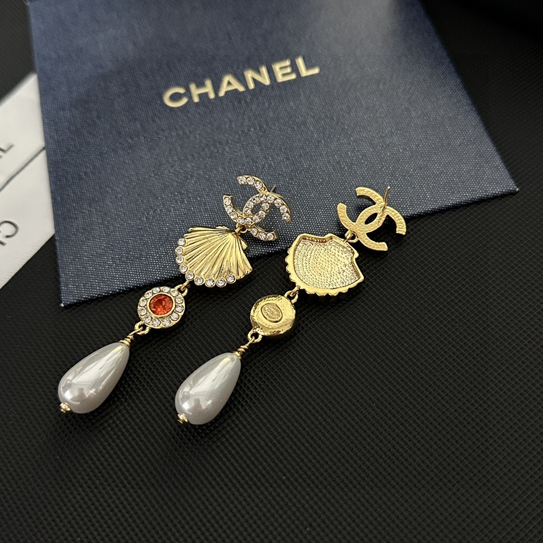 TOP CHANEL Vintage Dounble C Earring
