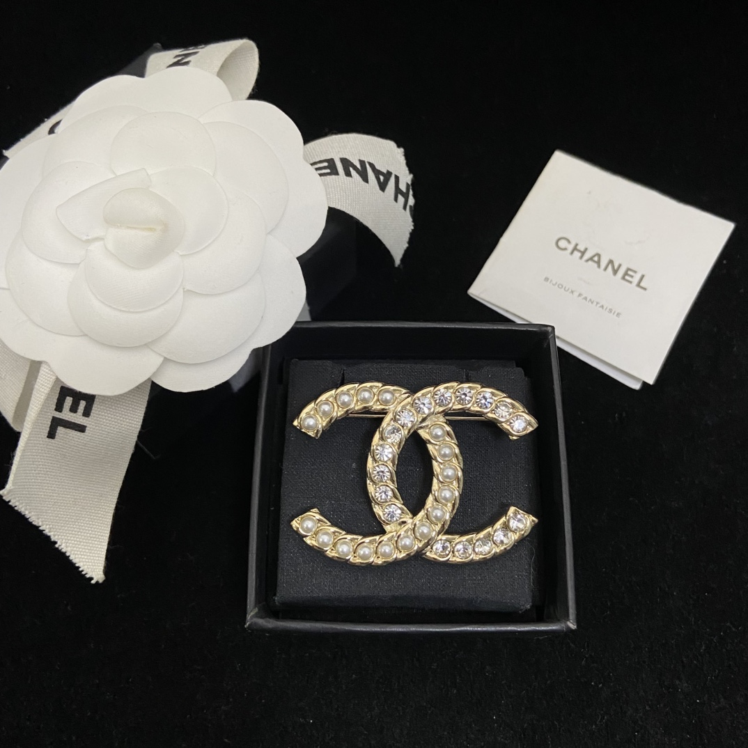 TOP CHANEL Brooch - Gold