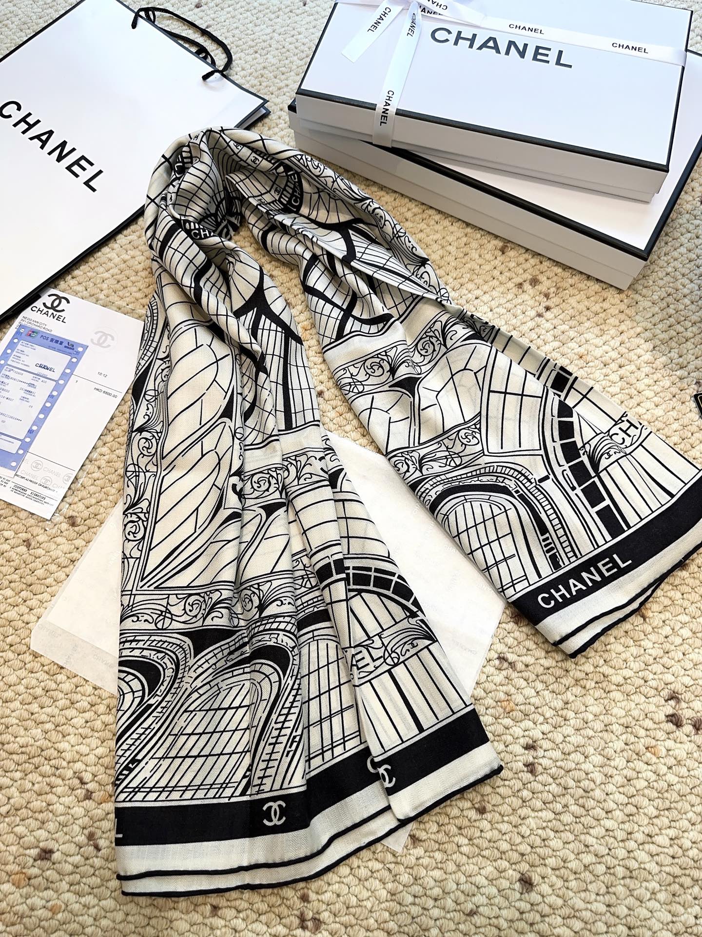 TOP CHANEL CC Scarf 140x140cm - White and Black