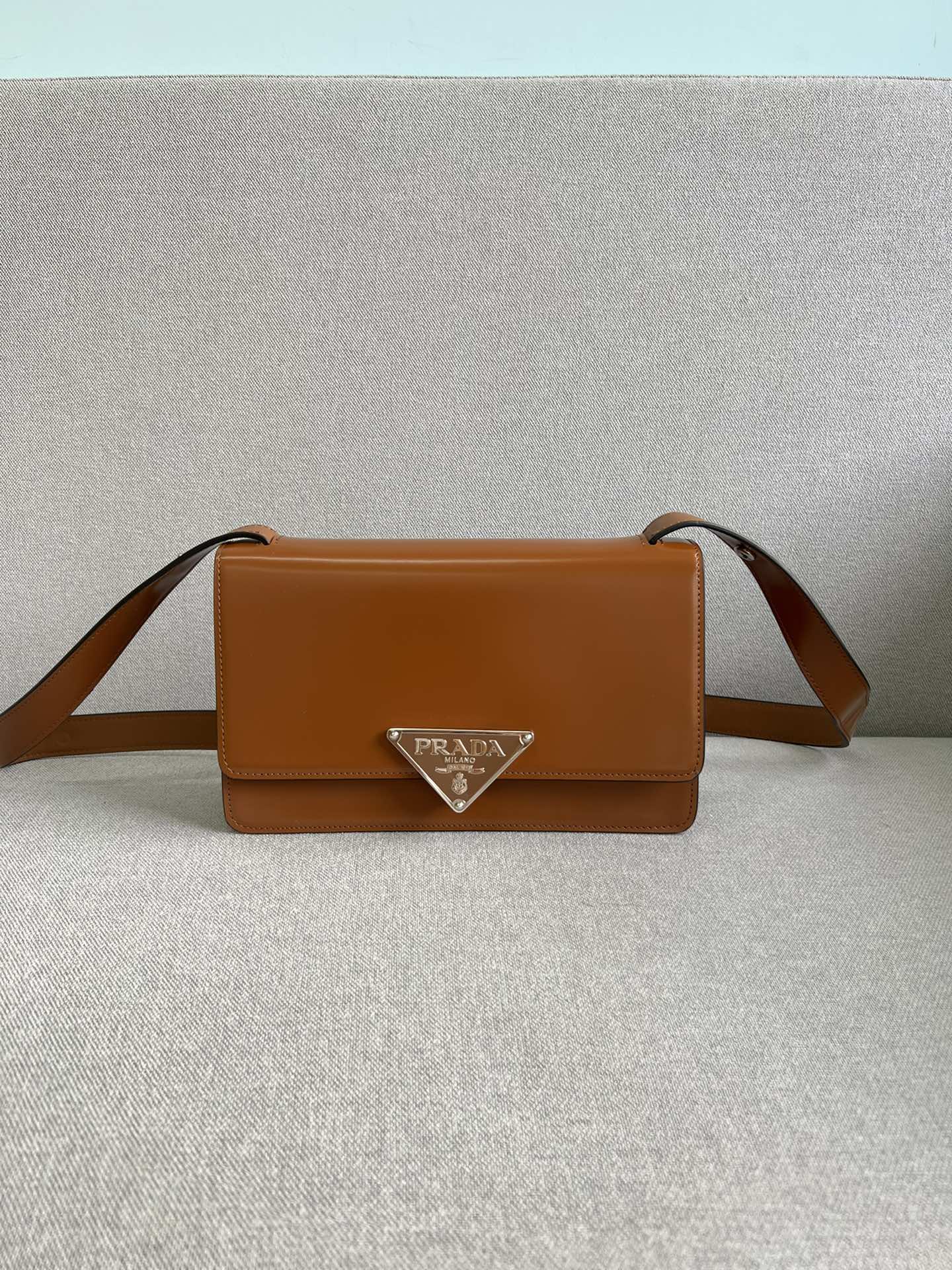 TOP PRADA New Series Of Shiny Calf Leather Flip Over Crossbody Bags 24*15*6cm - 2 Colors