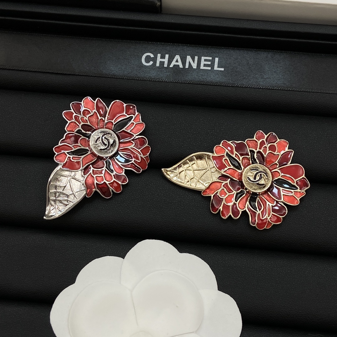 TOP CHANEL Flower Brooch - 2 Color