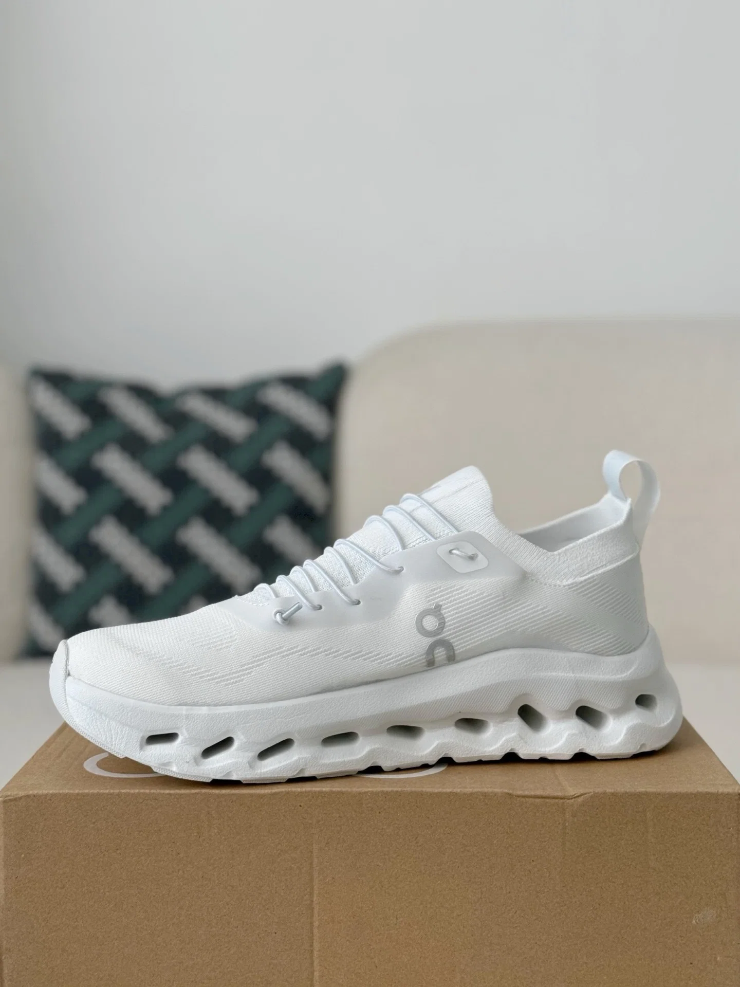 AAAShoes Hollow Out Cushion Platform Running Sneakers, Breathable Knit Slip On Casual Walking Trainers with Quick Elastic Laces Unisex
