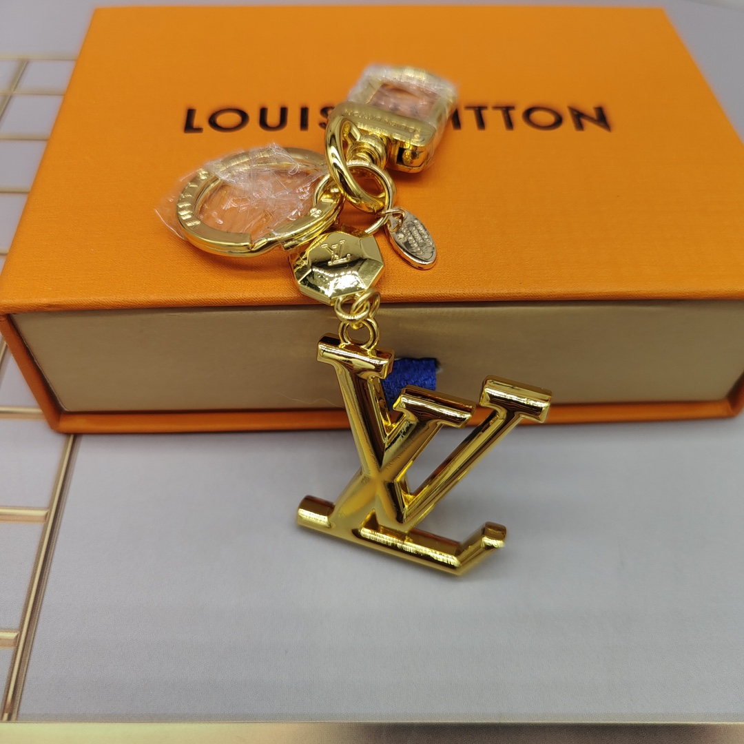 TOP Louis Vuitton LV  Key Chain-Gold