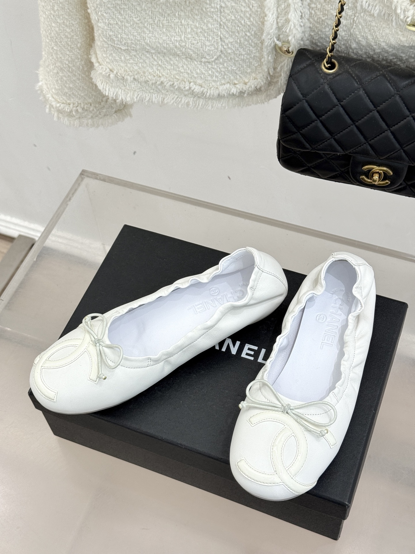 TOP CHANEL Flat Shoes with Bow - White